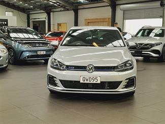 2017 Volkswagen Golf - Thumbnail