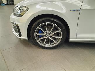 2017 Volkswagen Golf - Thumbnail