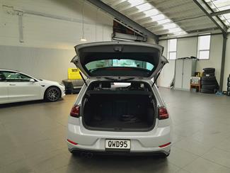 2017 Volkswagen Golf - Thumbnail