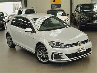 2017 Volkswagen Golf - Thumbnail