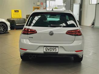 2017 Volkswagen Golf - Thumbnail
