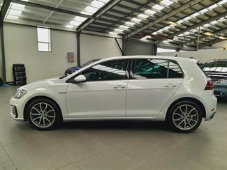2017 Volkswagen Golf - Thumbnail