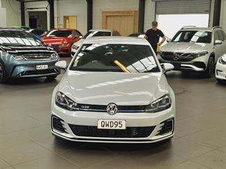2017 Volkswagen Golf - Thumbnail