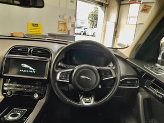 2016 Jaguar F-Pace - Thumbnail