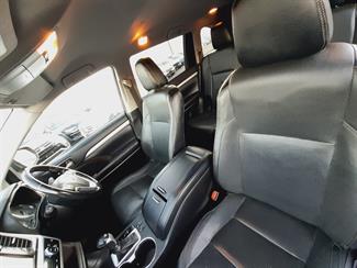 2017 Toyota Highlander - Thumbnail
