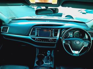 2017 Toyota Highlander - Thumbnail