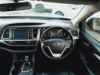 2017 Toyota Highlander - Thumbnail