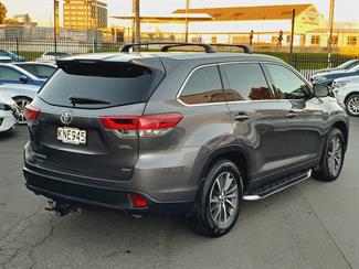 2017 Toyota Highlander - Thumbnail