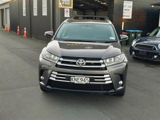 2017 Toyota Highlander - Thumbnail