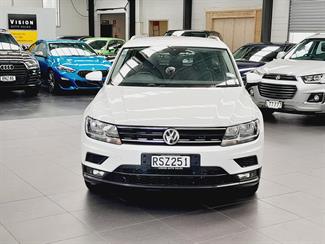 2017 Volkswagen Tiguan - Thumbnail