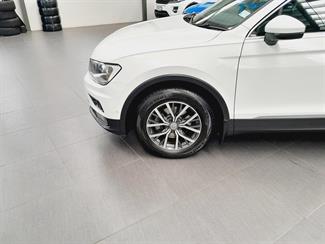 2017 Volkswagen Tiguan - Thumbnail