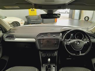 2017 Volkswagen Tiguan - Thumbnail