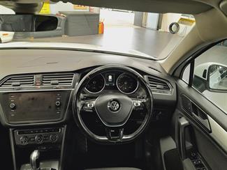 2017 Volkswagen Tiguan - Thumbnail