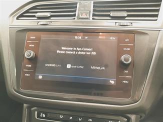 2017 Volkswagen Tiguan - Thumbnail