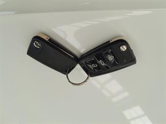 2017 Volkswagen Tiguan - Thumbnail