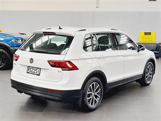 2017 Volkswagen Tiguan - Thumbnail