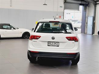 2017 Volkswagen Tiguan - Thumbnail