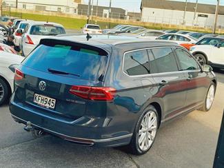 2016 Volkswagen Passat - Thumbnail