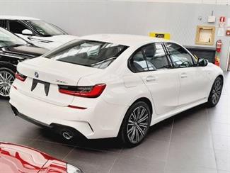 2019 BMW 330e - Thumbnail