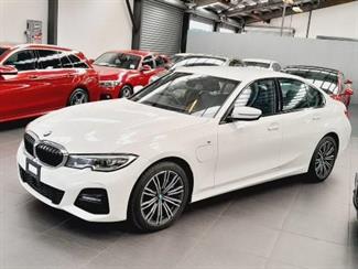 2019 BMW 330e - Thumbnail