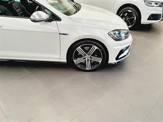 2018 Volkswagen Golf R - Thumbnail