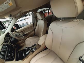 2012 BMW 320i - Thumbnail