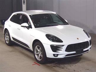 2017 Porsche Macan - Thumbnail