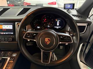 2017 Porsche Macan - Thumbnail