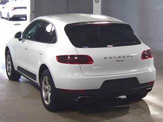 2017 Porsche Macan - Thumbnail