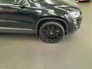 2014 Volkswagen Tiguan - Thumbnail