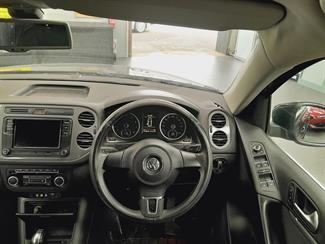 2014 Volkswagen Tiguan - Thumbnail