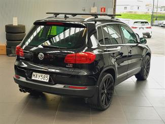2014 Volkswagen Tiguan - Thumbnail