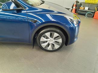 2023 Tesla Model Y - Thumbnail