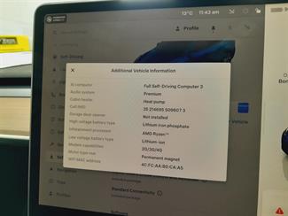 2023 Tesla Model Y - Thumbnail