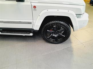 2006 Jeep Commander - Thumbnail