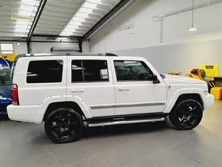 2006 Jeep Commander - Thumbnail