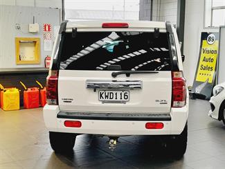2006 Jeep Commander - Thumbnail