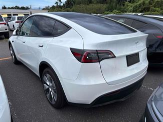 2023 Tesla Model Y - Thumbnail