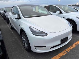 2023 Tesla Model Y - Thumbnail