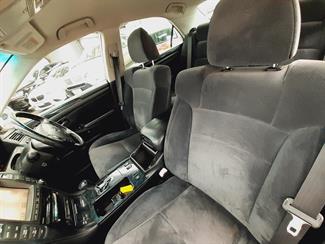 2004 Toyota Crown - Thumbnail