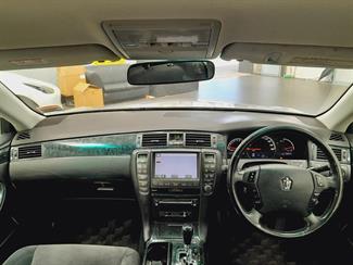 2004 Toyota Crown - Thumbnail