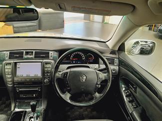 2004 Toyota Crown - Thumbnail