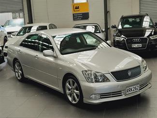 2004 Toyota Crown - Thumbnail