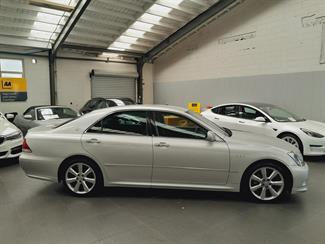 2004 Toyota Crown - Thumbnail