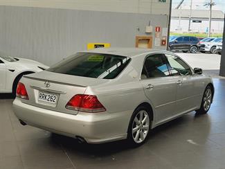 2004 Toyota Crown - Thumbnail