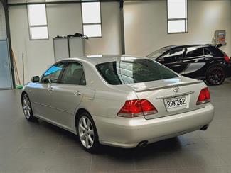 2004 Toyota Crown - Thumbnail