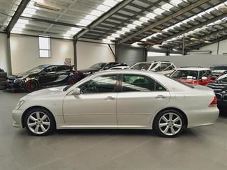 2004 Toyota Crown - Thumbnail