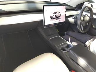 2022 Tesla Model Y - Thumbnail