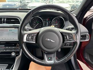 2018 Jaguar XE - Thumbnail