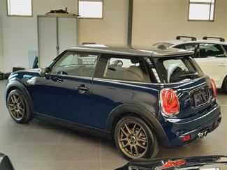 2017 Mini Cooper - Thumbnail